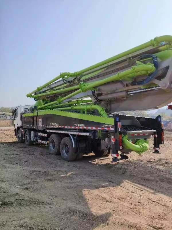in 2013, The New Paint Preparation of 52 Meters Concrete Pump of Zoomlion Completed The Company′s Inventory