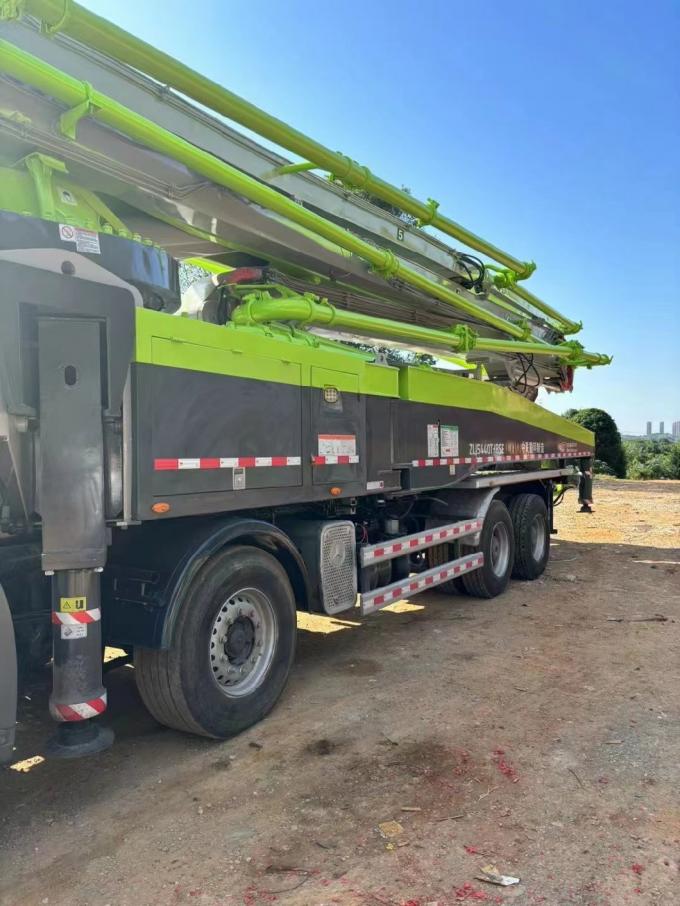 Zoomlion′s 56-Meter Concrete Pump Truck Benz Chassis Is Affordable in 2013